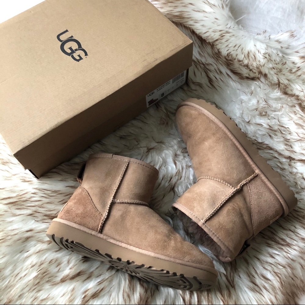 NWT Ugg Classic Mini II Boot Size 8 in Fawn